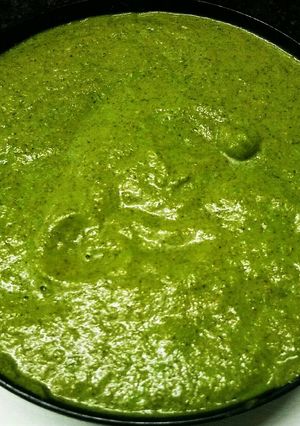 A picture of #Ramadan.. raw mango ki green chutney.