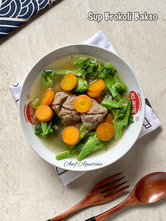 Foto resep Sup Brokoli Bakso