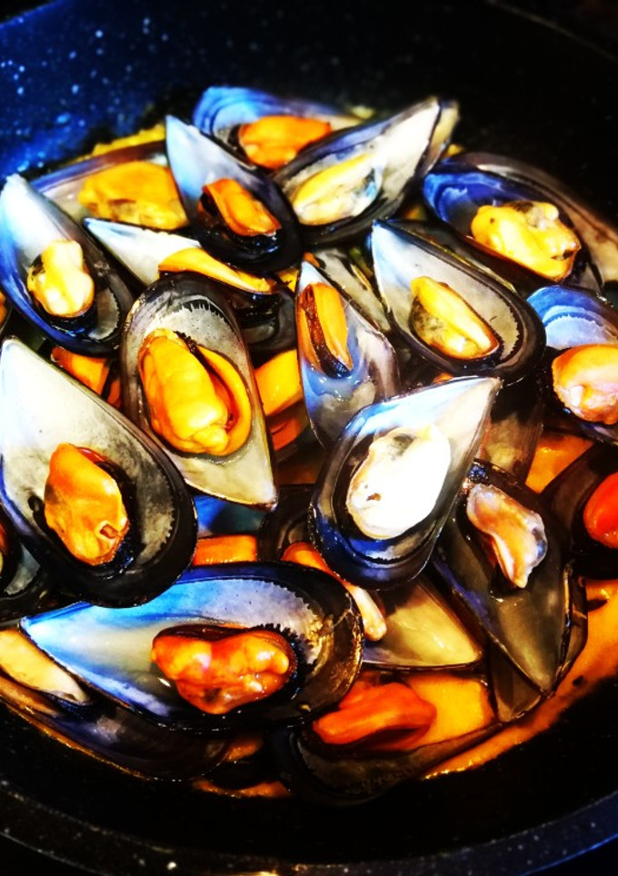 Una foto de Mejillones en salsa de zanahoria 🥕