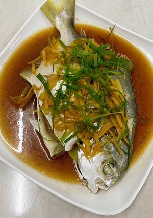 Hình của món Cá chim hấp nước tương.