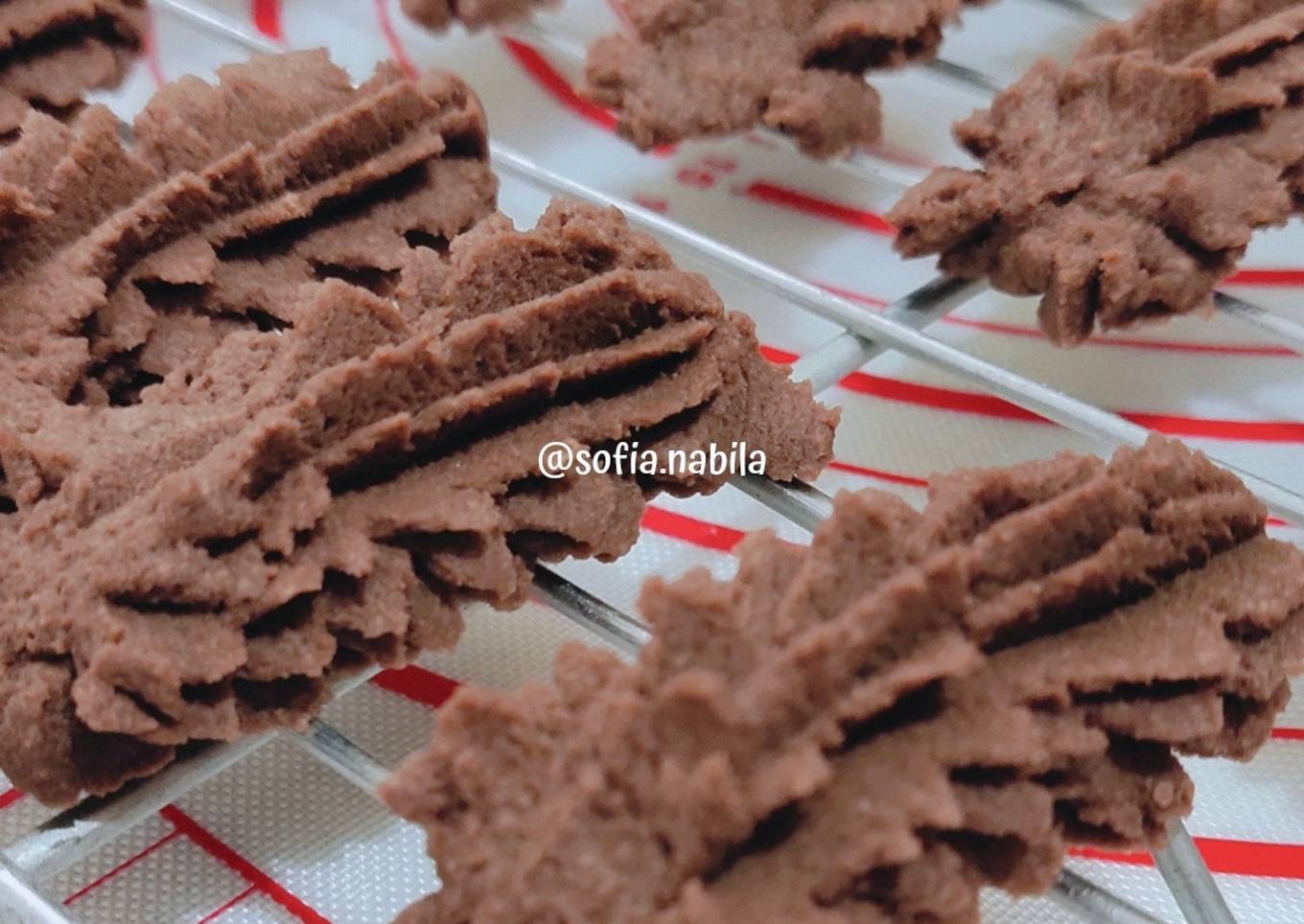 22. Kue Semprit Coklat Simple-No Telur
