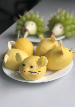 Hình của món Mâm cỗ trung thu handmade từ hoa quả.