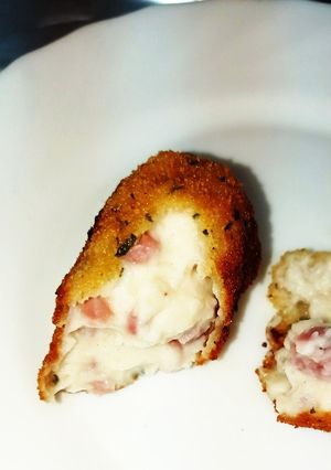 Una foto de Croquetas de jamón serrano y queso de cabra