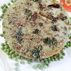 A picture of Matar ka dhokla.