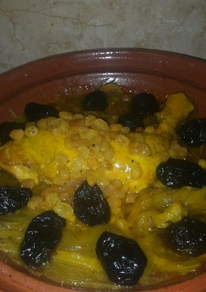 صورة لوصفة طاجين الدجاج بالبصلة والزبيب