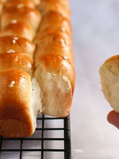 A picture of Mini Buns | One-Bite Dinner Roll.