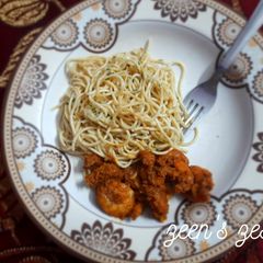 A picture of Spaghetti Aglio E Olio with Prawns.