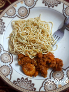 A picture of Spaghetti Aglio E Olio with Prawns.