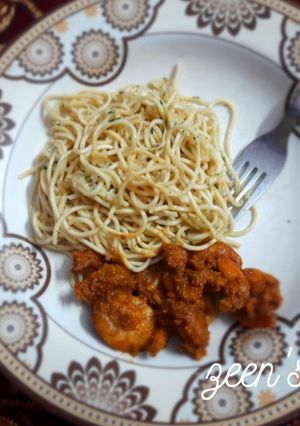 A picture of Spaghetti Aglio E Olio with Prawns.