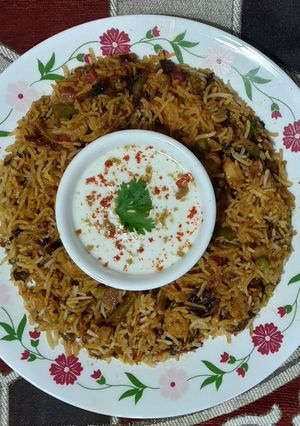 વેજ.બિરયાની (Veg. Biryani Recipe In Gujarati) રેસીપી મુખ્ય ફોટો