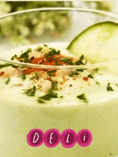 Una foto de Crema fría de aguacate