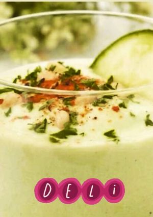 Una foto de Crema fría de aguacate