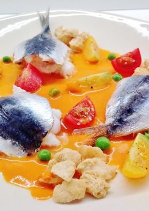 Foto di Acqua di pomodoro pachino con alici e mozzarella di bufala