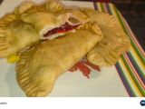 🩵🤍"Empanadillas Patrias al Almíbar con Dulce de Frambuesa" ❤️