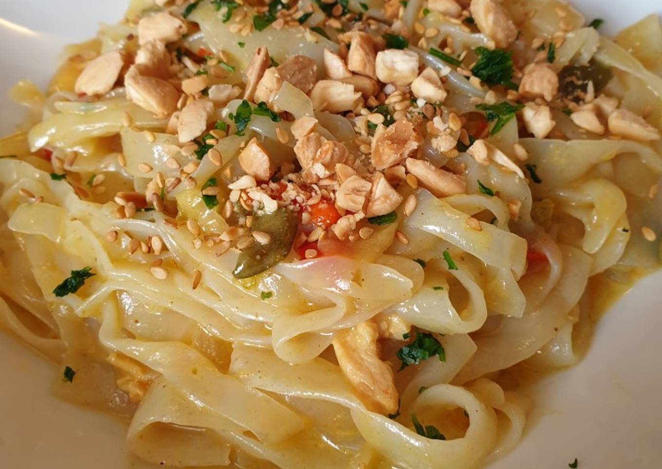 Tallarines con yogur, coco y curry