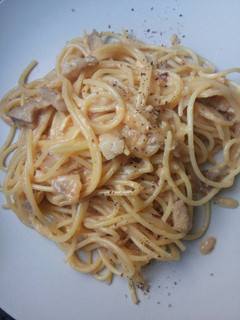 Una foto de Espaguetis a la carbonara (sin nata)