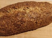 Una foto de pan de avena y semillas