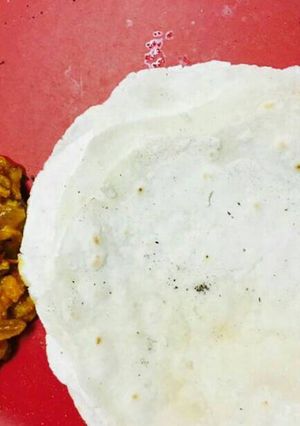 A picture of Malabar chiken curry and pathiri. (kerala style).