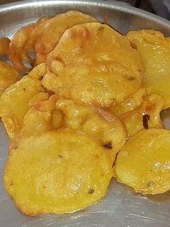 आलू की पकौड़ी (Aloo ki pakodi recipe in hindi) रेसिपी मुख्य फोटो