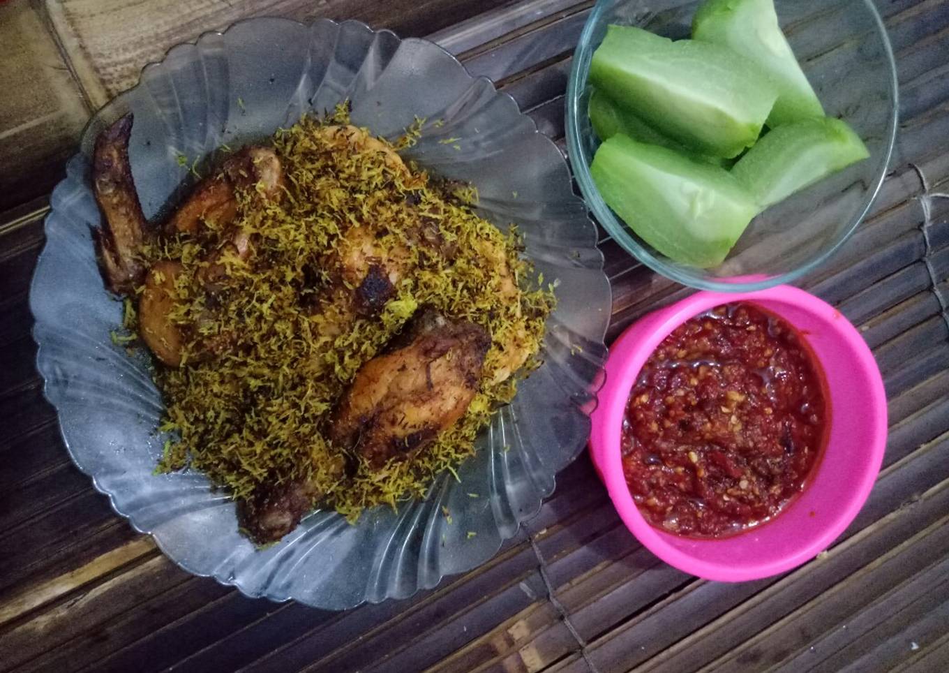 Ayam goreng serundeng