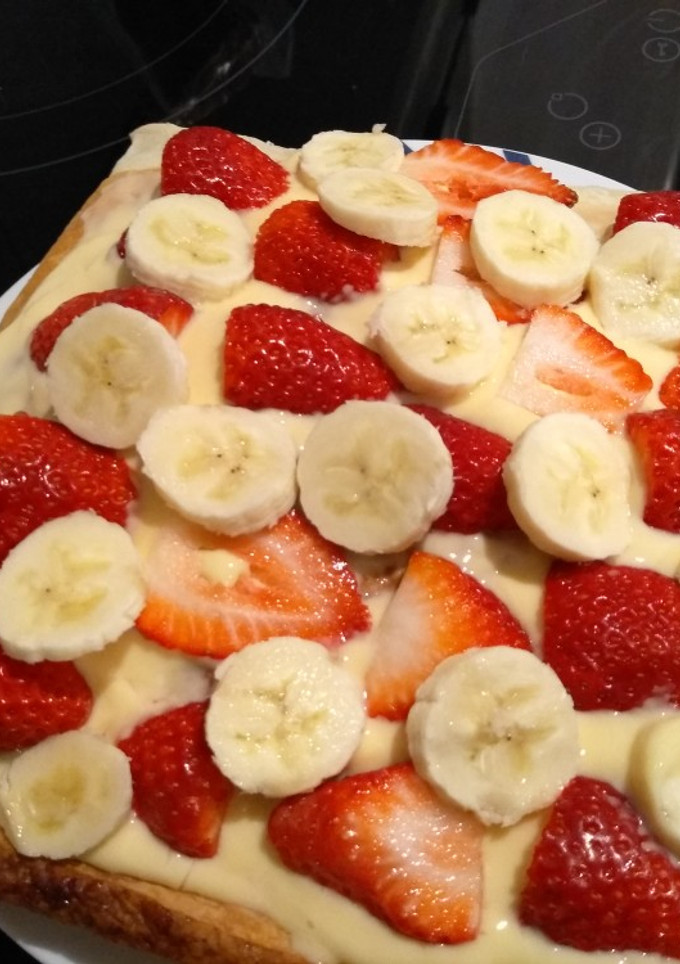 Una foto de Hojaldre de natillas y frutas