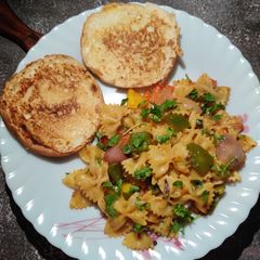 A picture of FARFALLE PASTA with VEGGIES.