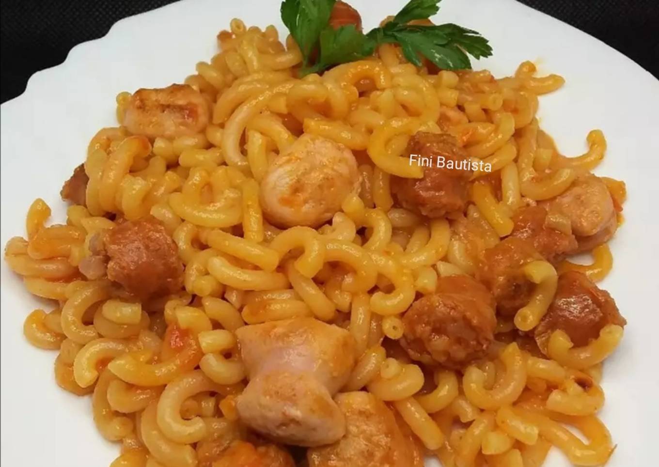 Fideuá con salchichas y chistorra