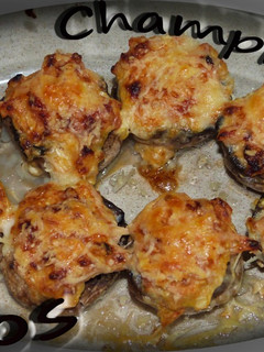 Una foto de Champiñones rellenos de revuelto de tomate
