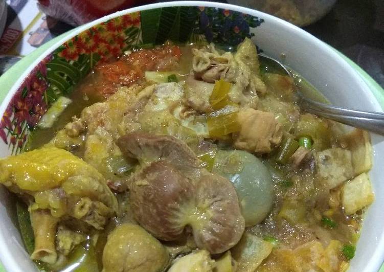 Soto kuning ayam jeroan