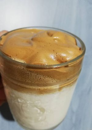 O poză a rețetei Cafea Dalgona.