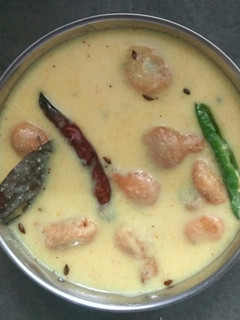 રાજસ્થાની પકોડા કઢી(જૈન)(Pakoda Kadhi Recipe in Gujarati) રેસીપી મુખ્ય ફોટો