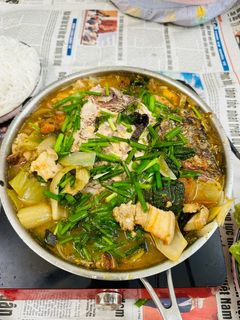 Hình của món Cá chép om dưa.