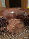 Bolo de chocolate meio amargo com cobertura de ganache