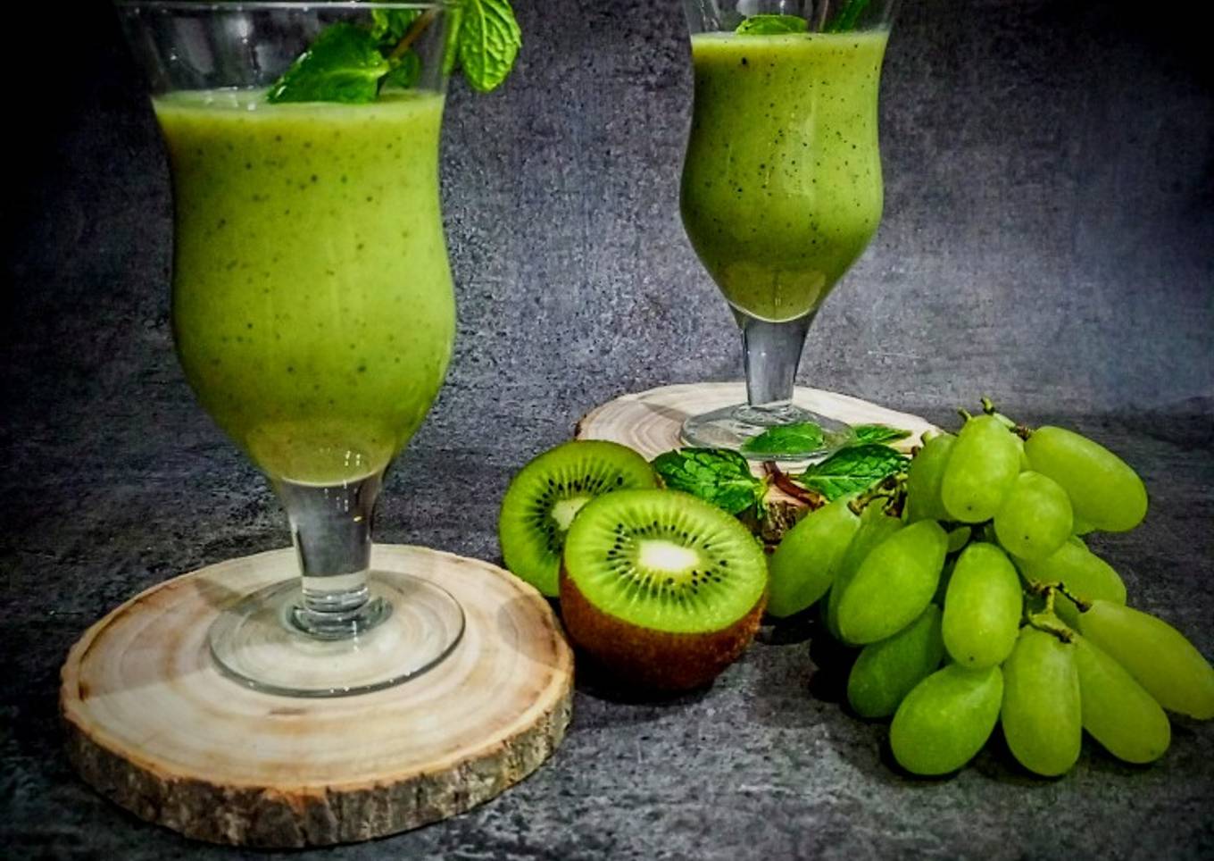 Grapes kiwi smoothie
