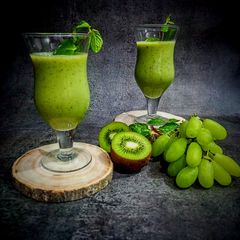 A picture of Grapes kiwi smoothie.
