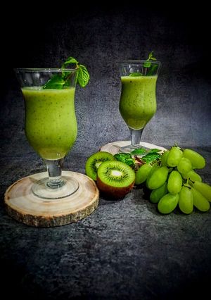 A picture of Grapes kiwi smoothie.