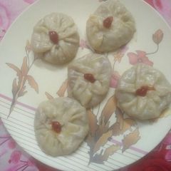 A picture of Momos.