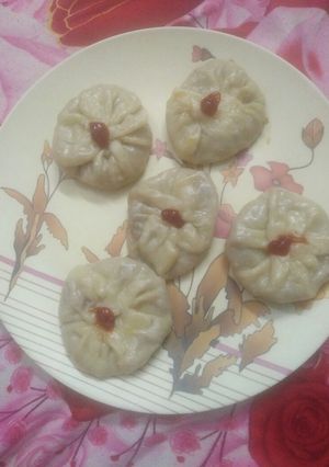 A picture of Momos.