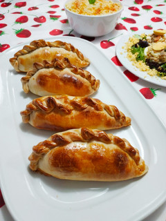 Una foto de Empanadas rellenas con pollo horneado