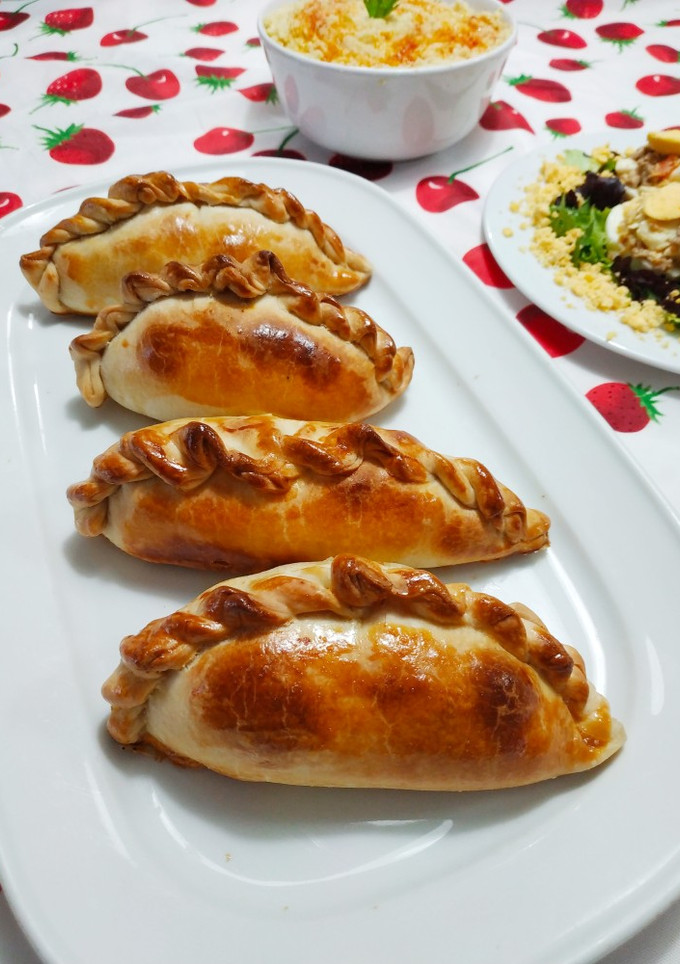 Una foto de Empanadas rellenas con pollo horneado
