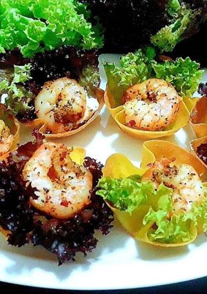 รูปของ ค็อกเทลถ้วยเกี๊ยวกุ้งถ้วย (Chili Shrimp Cocktail Wontons Cup)