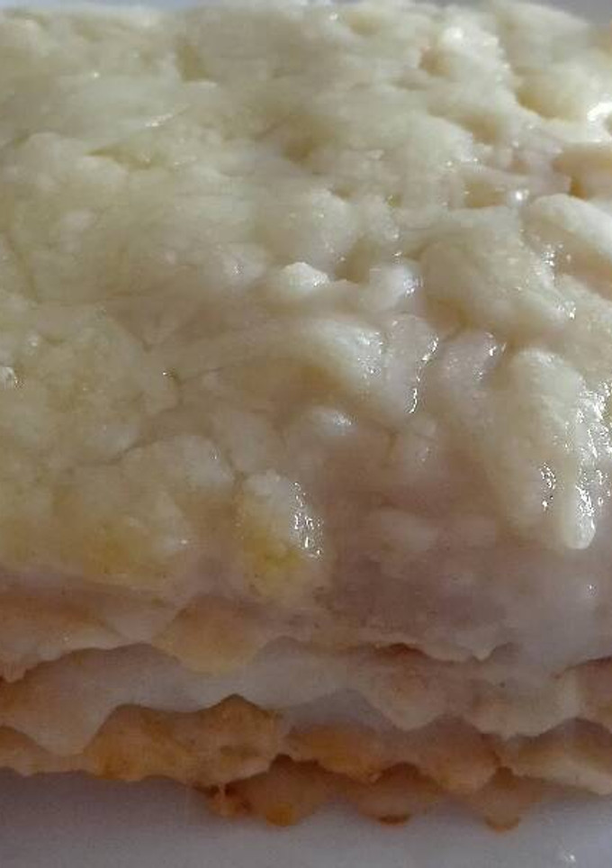 Una foto de Lasaña de atún y bechamel de gambas