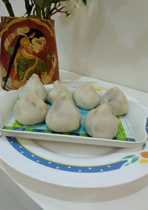 A picture of Ukadiche Modak.