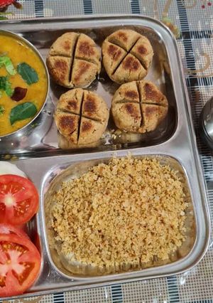 રાજસ્થાની દાળબાટી ચુરમુ (Rajasthani Daalbati Churmu Recipe In Gujarati) રેસીપી મુખ્ય ફોટો