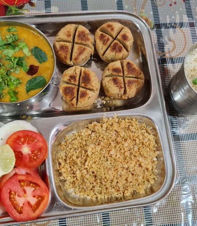 રાજસ્થાની દાળબાટી ચુરમુ (Rajasthani Daalbati Churmu Recipe In Gujarati) રેસીપી મુખ્ય ફોટો