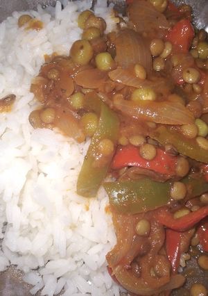 Una foto de Arroz a la criolla - APTO VEGANO