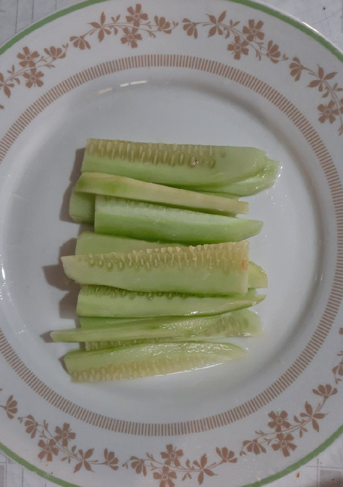 A picture of Cucumber chips.