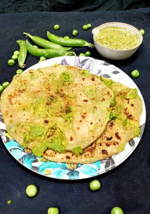 मटर का पराठा (matar ka paratha recipe in Hindi) रेसिपी मुख्य फोटो