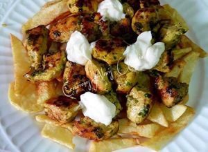 Foto principal de Pinchitos de pechuga de pollo con patatas fritas y doble marinad