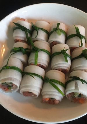Hình của món Củ cải cuộn tôm thịt.